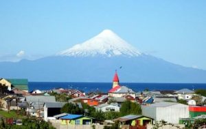 Alcaldes de Panguipulli y Llanquihue presentan demanda contra ESSAL por contaminación de lagos