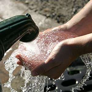 San Felipe: alcalde (s) llama a la calma ante posible contaminación del agua por vertedero