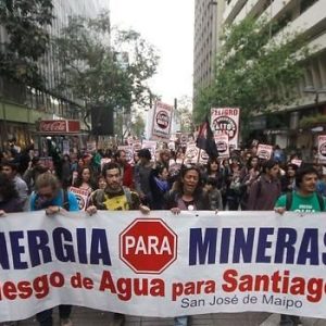 Contrarios al proyecto hidroeléctrico Alto Maipo marcharon por el centro de Santiago