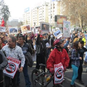 Masiva asistencia tuvo marcha contra la hidroeléctrica Alto Maipo en Santiago