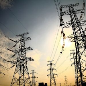 Sancionan a AES Gener y Colbún por contratos para evadir suministro eléctrico
