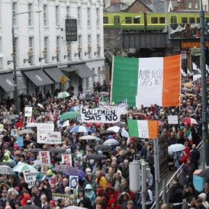 120.000 personas marchan en Irlanda ante nuevo impuesto del agua