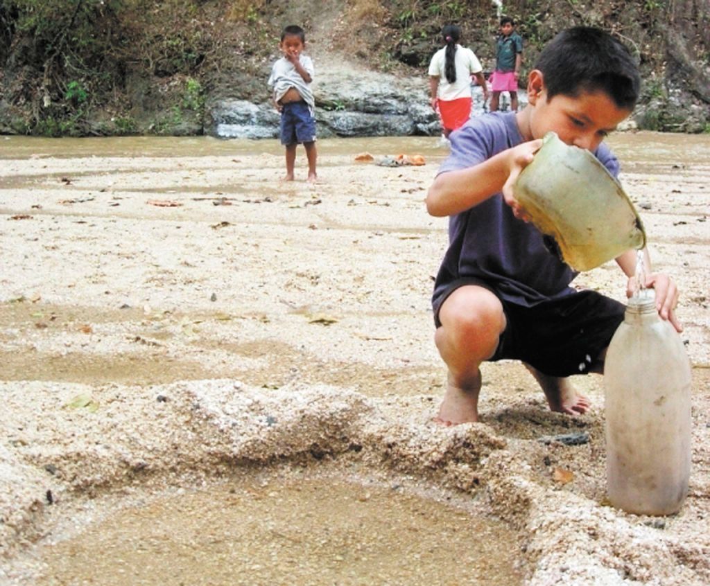 Venta y robo de agua en Chile: La verdadera razón de la sequía