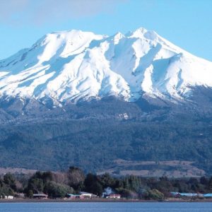 Habitantes molestos por construcción de hidroeléctrica cerca de volcán Calbuco
