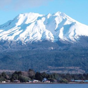 Habitantes molestos por construcción de hidroeléctrica cerca de volcán Calbuco