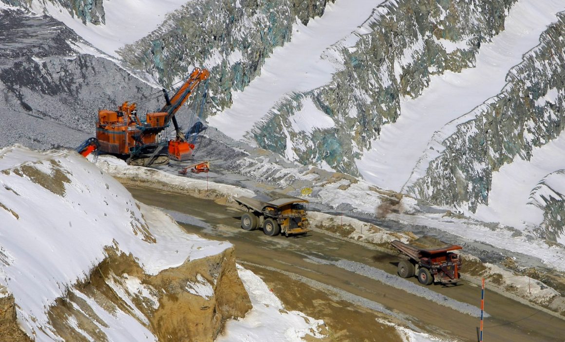 Estudio compara avance de la minería en el retroceso de los glaciares durante las últimas décadas