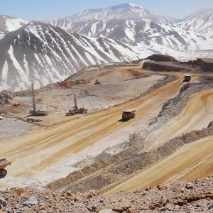 Sindicatos mineros llaman a “todos los trabajadores a estar alerta” ante proyecto de glaciares que destruiría 32 mil empleos