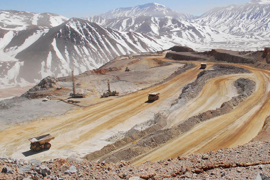 Sindicatos mineros llaman a “todos los trabajadores a estar alerta” ante proyecto de glaciares que destruiría 32 mil empleos