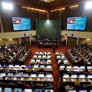 Senado rechaza proyecto que buscaba consagrar el agua como bien de uso público